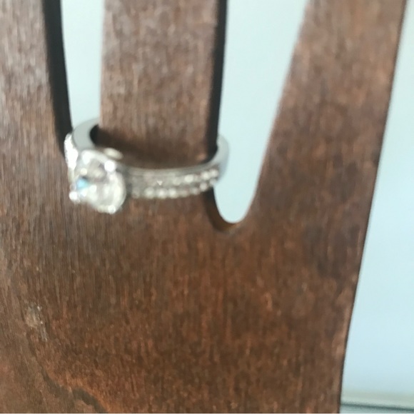 Swarovski Crystal Solitaire Ring - Picture 4 of 7